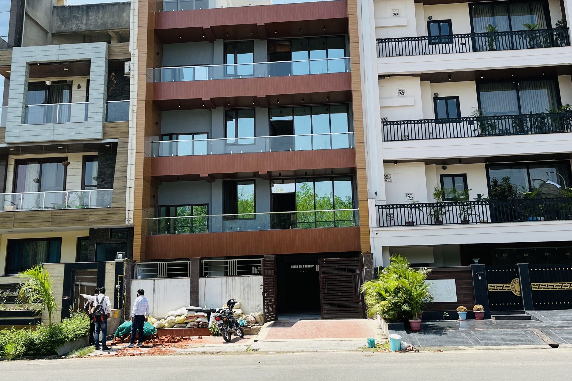 Building Construction Contractor in Noida