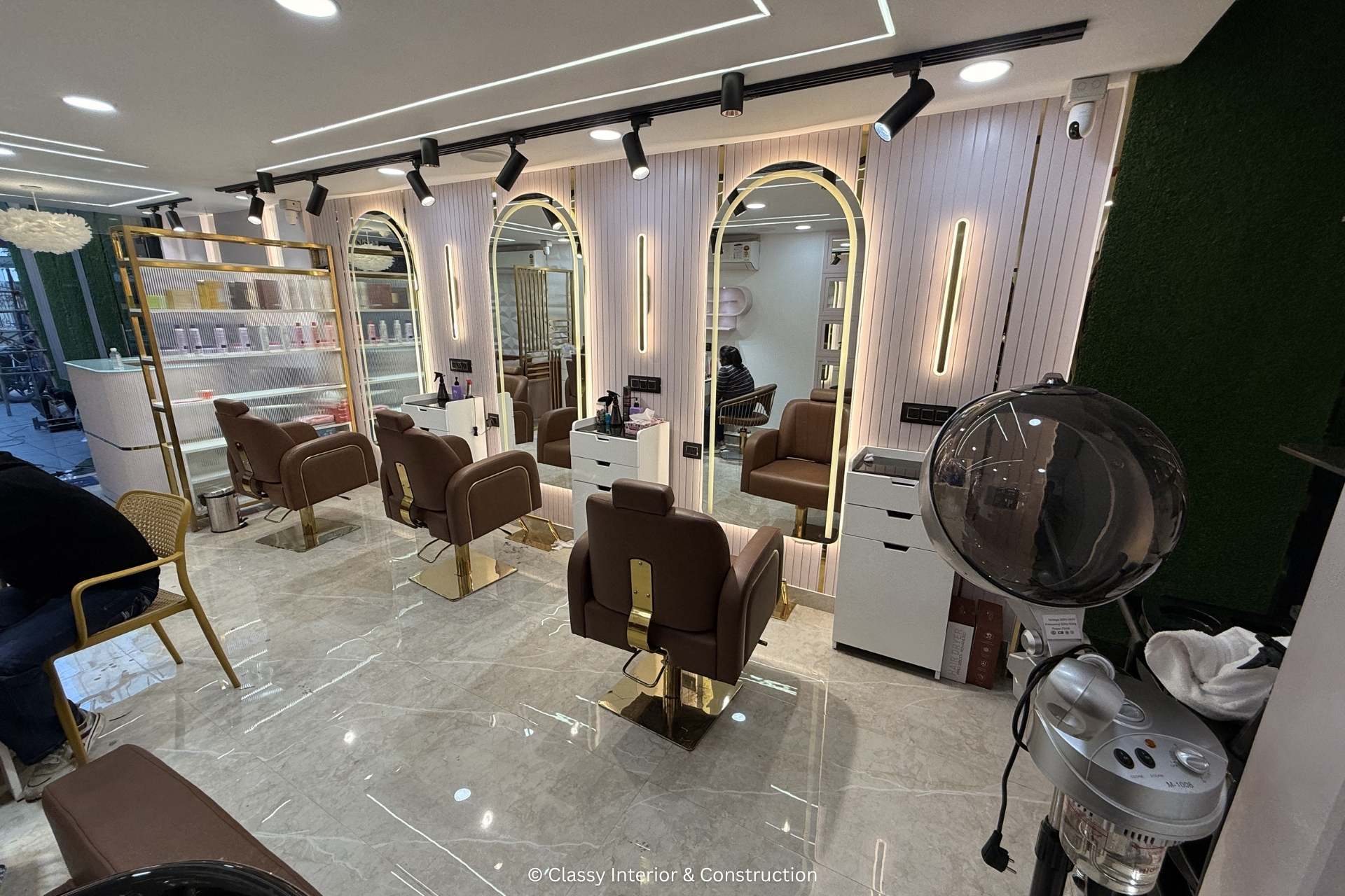 Salon interior designers in Noida